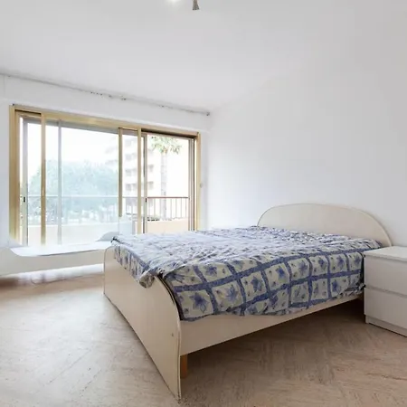 Bright And Spacious Cocoon Near The Sea *